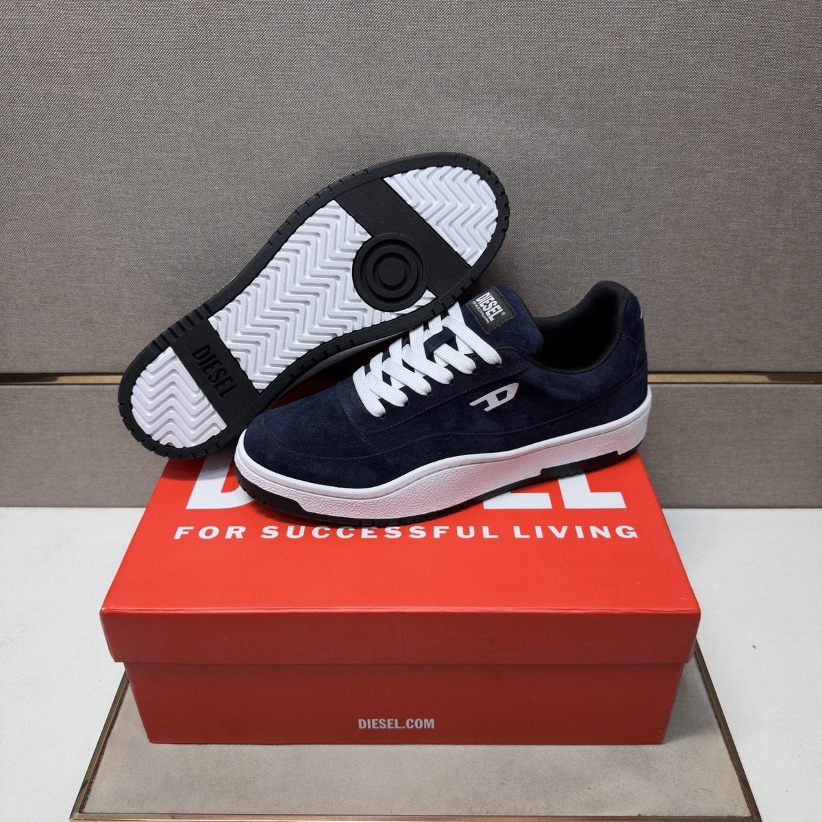 Diesel Men's Navy Blue and White Low-Top Sneakers
