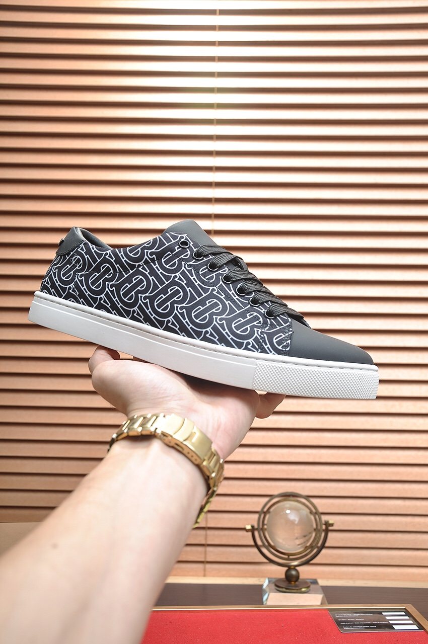 Burberry Black Pattern Low-Top Sneakers