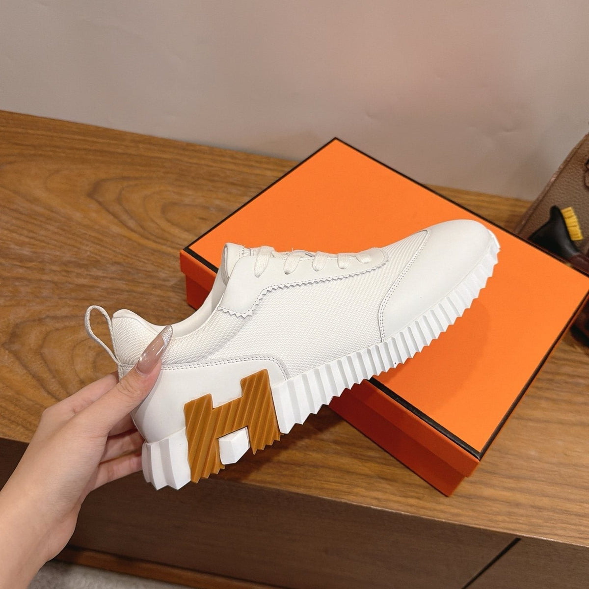 Hermès White Textured Low-Top Sneakers
