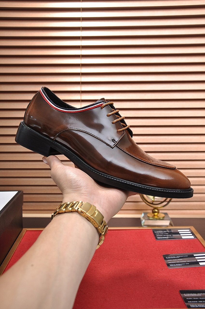 Gucci Men's Polished Lace-Up Dress Shoes