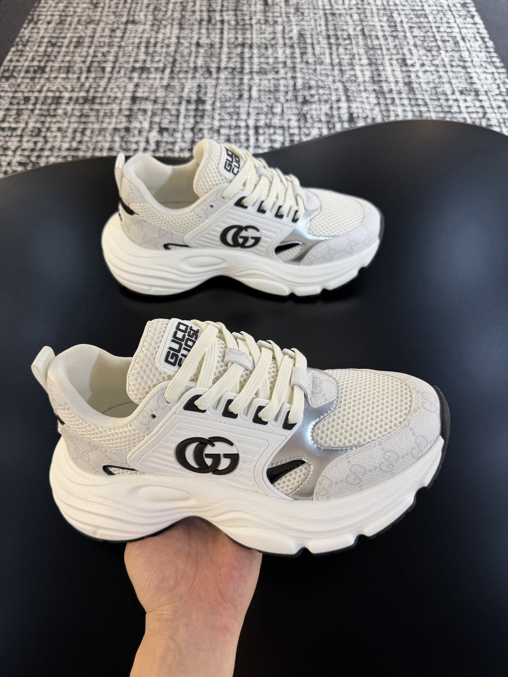 Gucci GG Logo Low-Top Sneakers